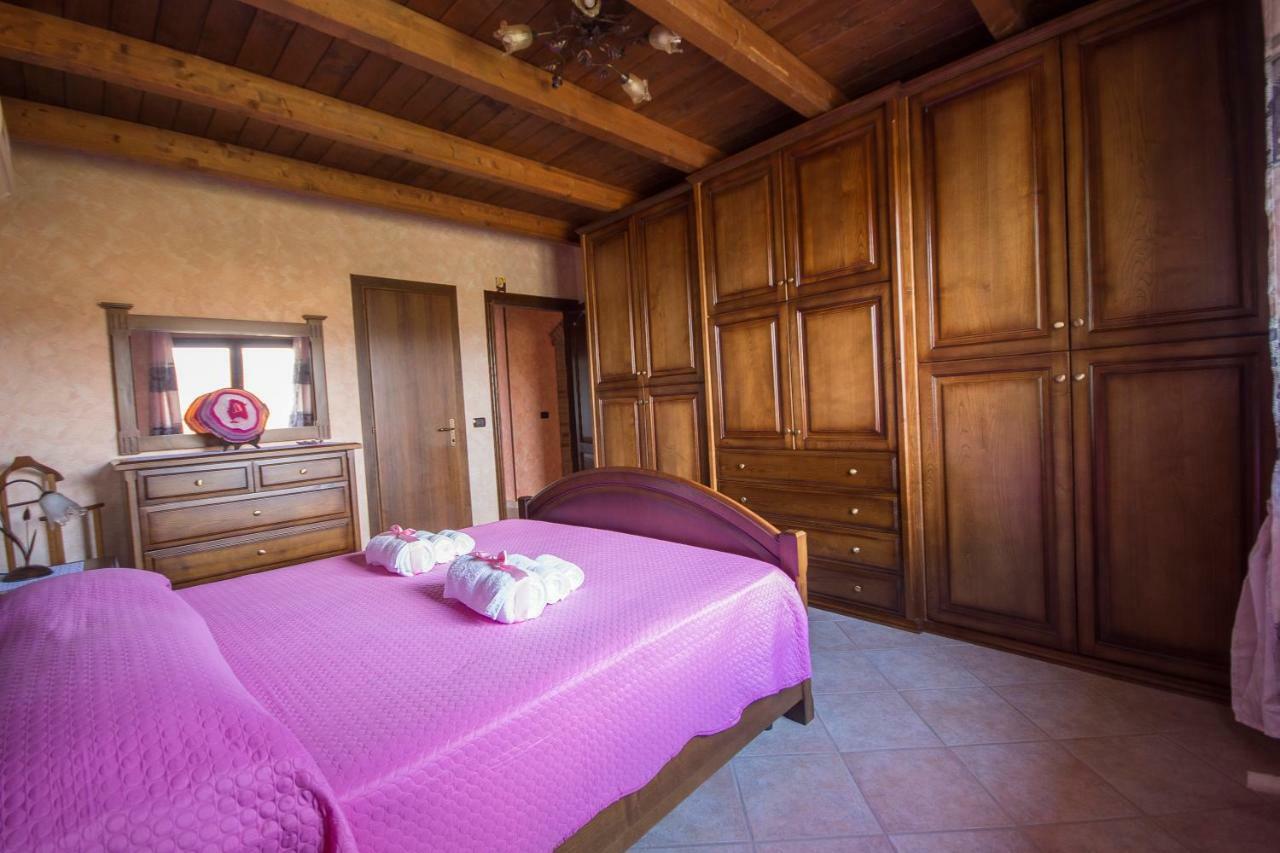 Casa Vacanza Il Mandorlo Domusnovas ภายนอก รูปภาพ