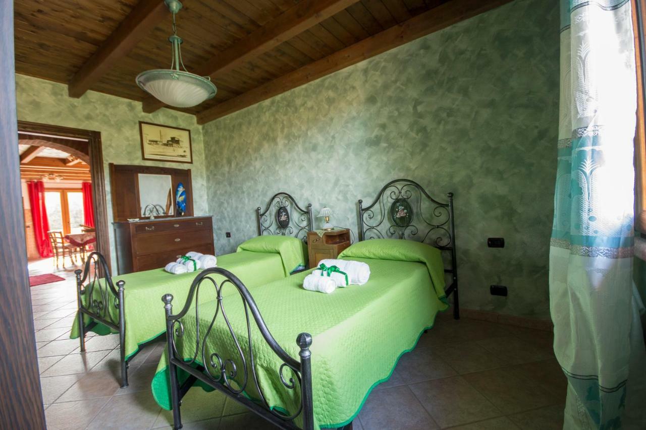 Casa Vacanza Il Mandorlo Domusnovas ภายนอก รูปภาพ