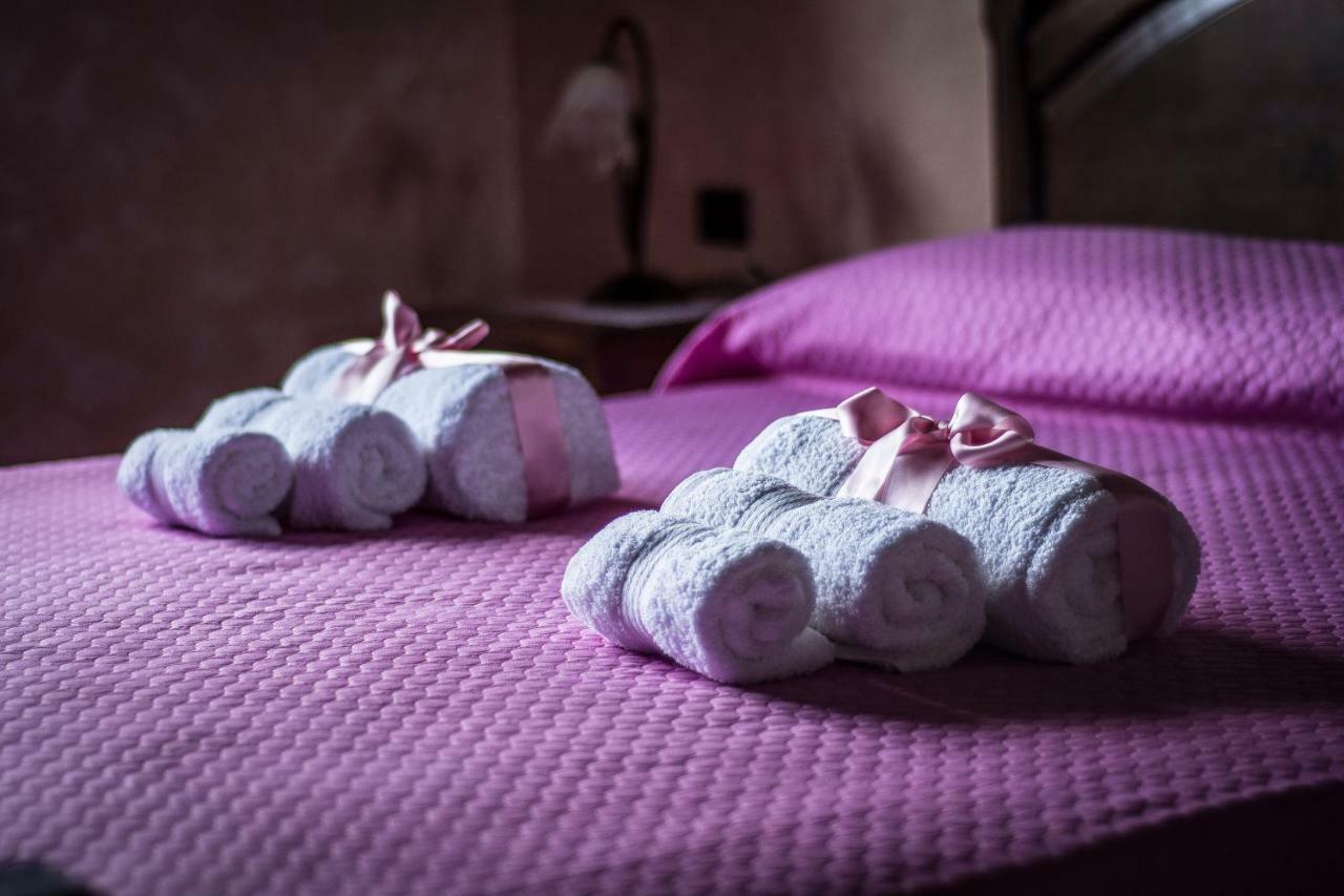 Casa Vacanza Il Mandorlo Domusnovas ภายนอก รูปภาพ